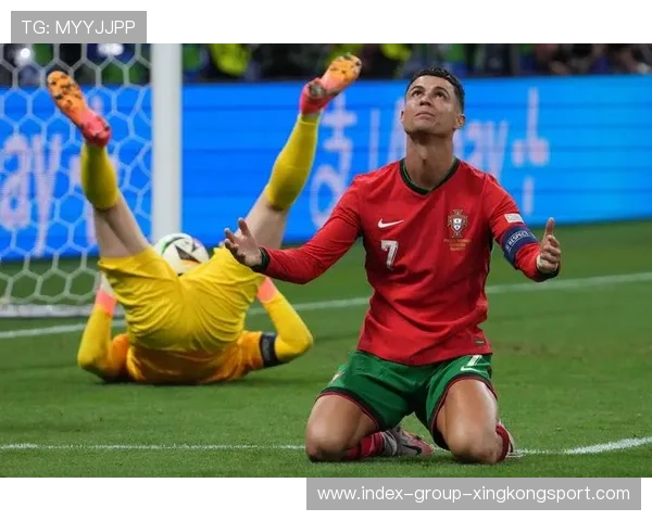 巴黎追C罗式冲击力量：挥洒激情的足球传奇之路